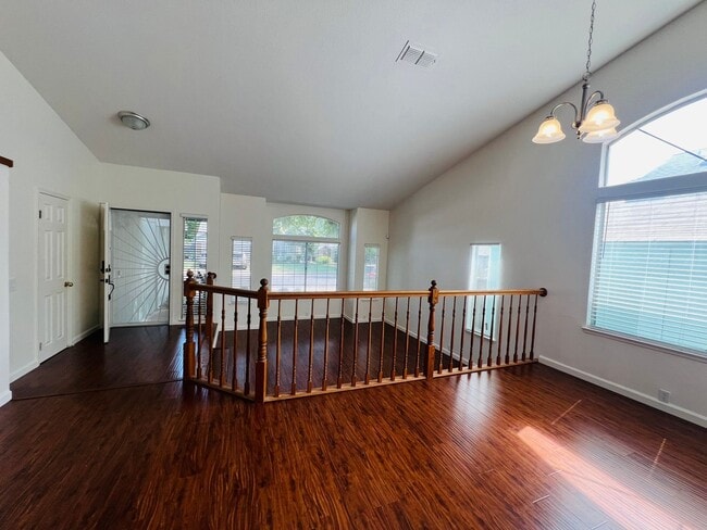 Building Photo - Spacious and Sparkling with New Paint 3 be...
