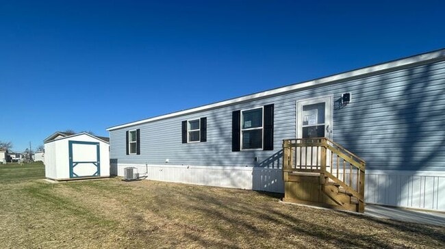 Building Photo - 29773 W Deerfield Ct