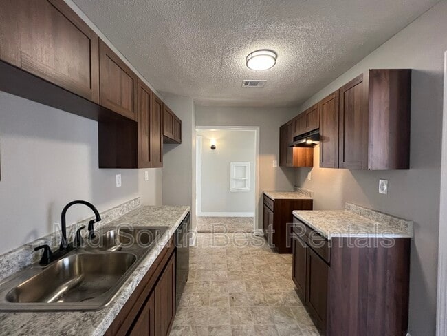 Building Photo - 2296 Arlington Ave