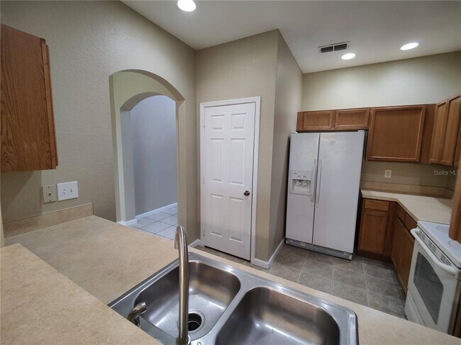 Building Photo - 2980 Ashland Ln S