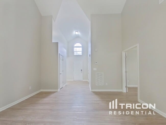 Building Photo - 5020 Osage Cir