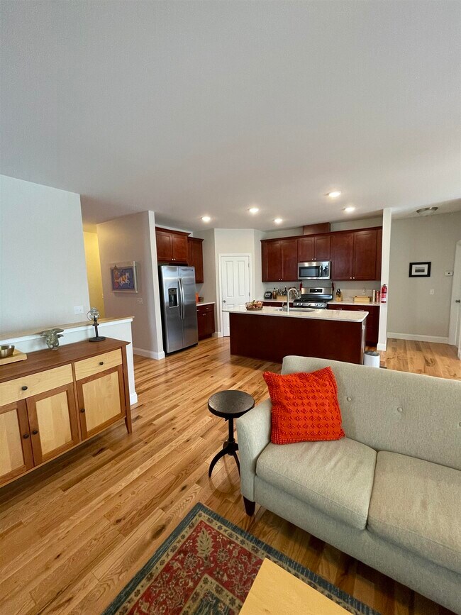 Building Photo - 50 Laurentide Ln