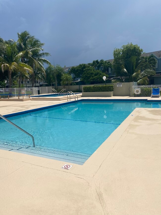 Foto del edificio - 17460 NW 67th Ct