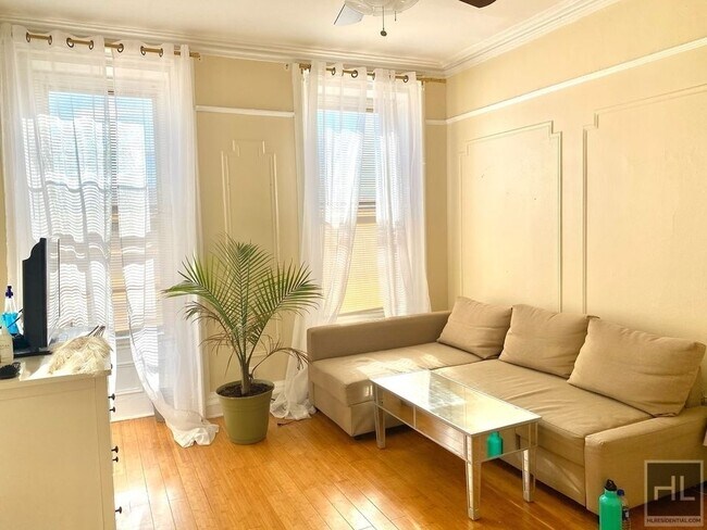 Foto del edificio - 683 WILLOUGHBY AVENUE