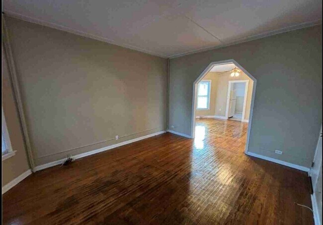 Building Photo - 516 S Edwards Ave