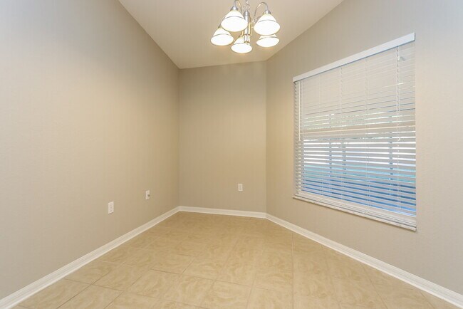 Building Photo - 5800 Driftwood Dr