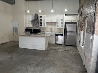 Building Photo - 920 Poeyfarre St