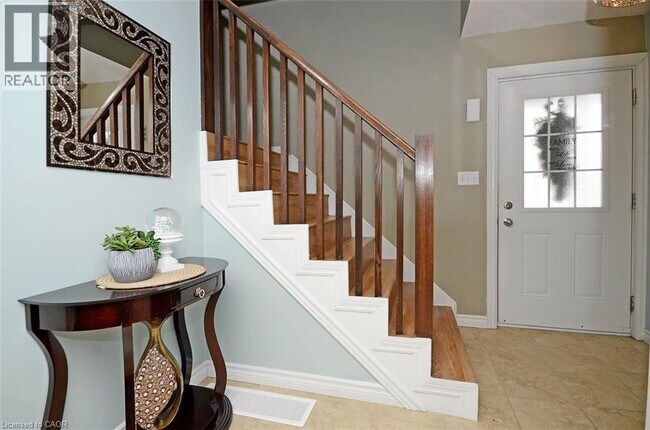 Building Photo - 366 Maverick St