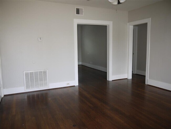 Foto del edificio - 5017 Polk St