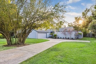 Building Photo - 1305 Spring Oaks Cir