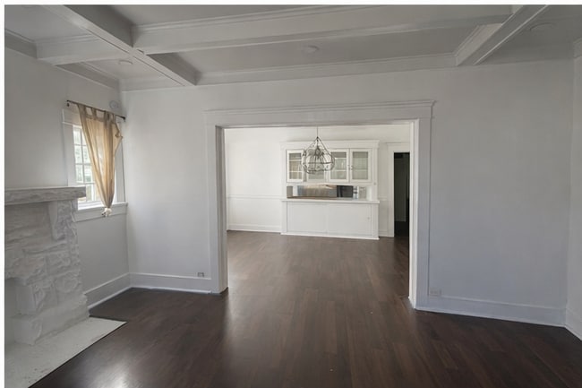 Building Photo - 1424 W 45th St