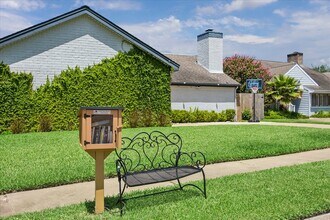Building Photo - 11646 Manor Park Dr