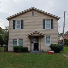 Building Photo - 1803 E 6th St