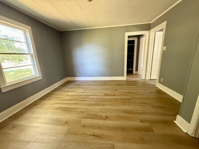 Building Photo - 5885 Sardis Rd