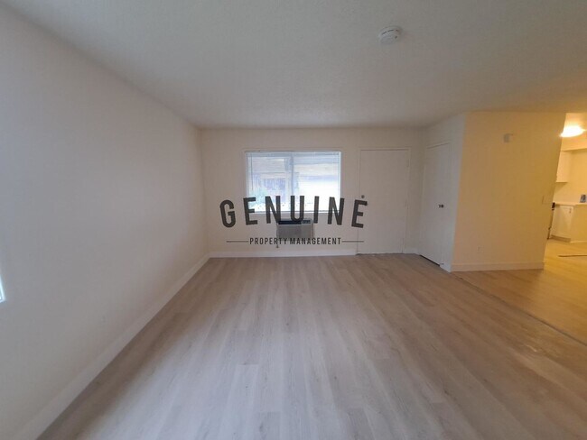 Foto del edificio - Cameo Ln Four-Plex