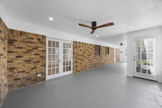 Building Photo - 25 Little John Ln