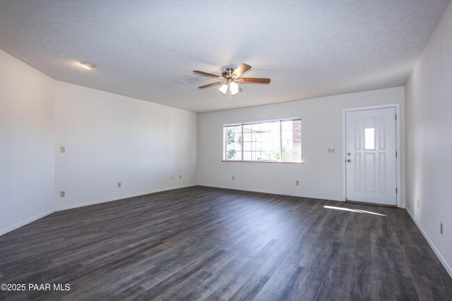 Building Photo - 4169 N Val Verde Way
