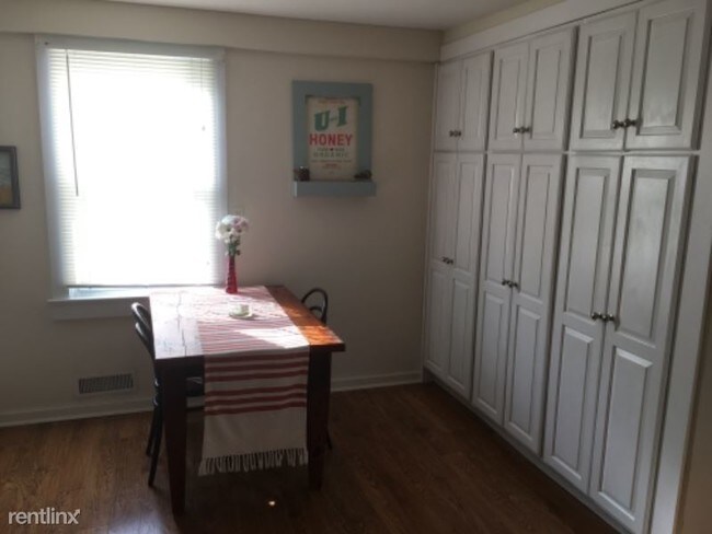 Building Photo - 2 br, 1 bath Apartment - 168 River Road