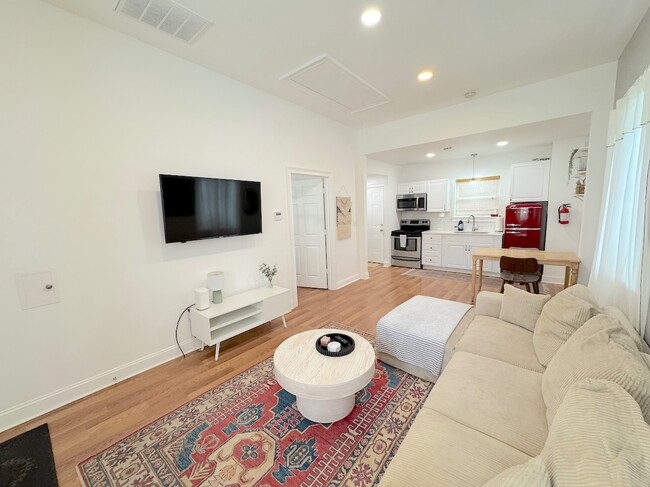 Foto del edificio - 2108 Burroughs St