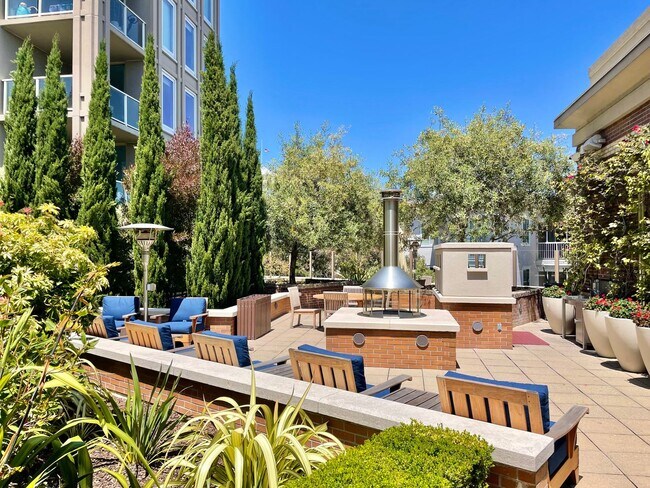 Foto del edificio - 2BR/2BA Remodeled PANO VIEW Penthouse in t...