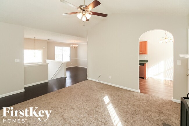 Building Photo - 576 Rosewood Cir