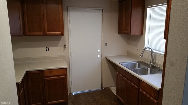 Foto del edificio - 2 br, 2 bath House - 43762 C Street