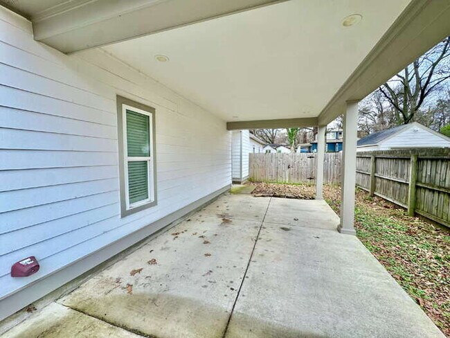 Building Photo - 441 Josephine St