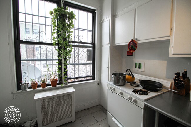 Foto del edificio - 140 Wilson Ave