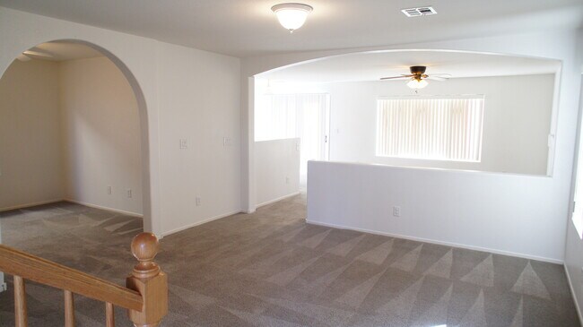 Foto del edificio - 4 Bedroom, 2.5 Bath Home with 2 Car Garage!