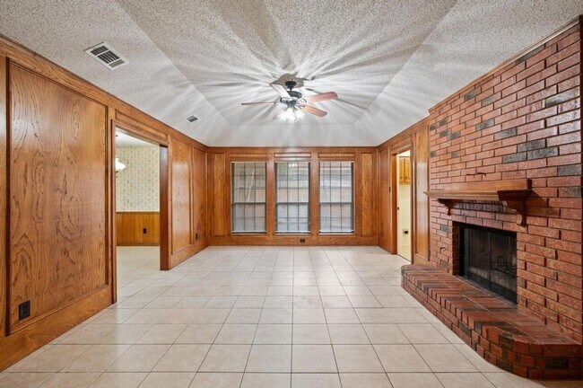Foto del edificio - 504 Warbler Dr