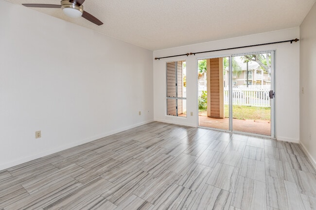 Building Photo - 94-604-543 Lumiaina St