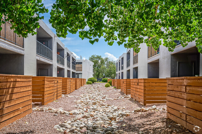 Building Photo - Peaks at Los Ranchos