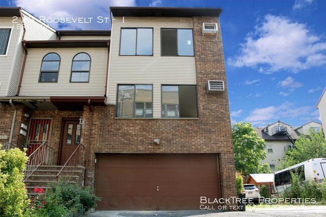 Building Photo - 213 Roosevelt St