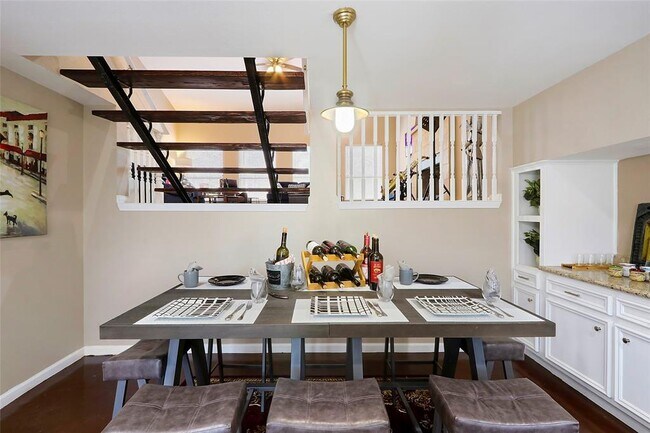 Foto del edificio - 3 Lakeway St