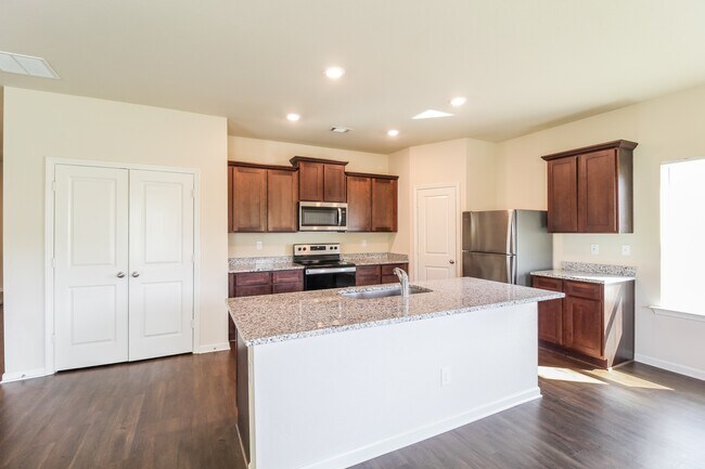 Building Photo - 728 Fitzroy Dr