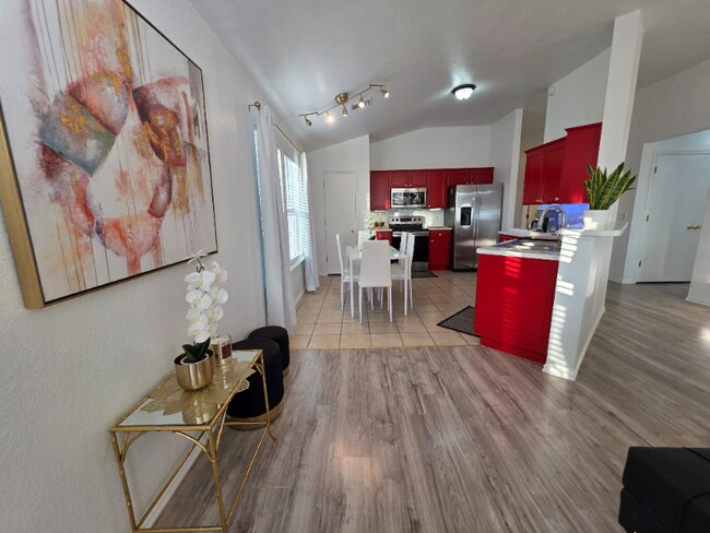 Foto del edificio - 2 Cloverdale and Wheatland