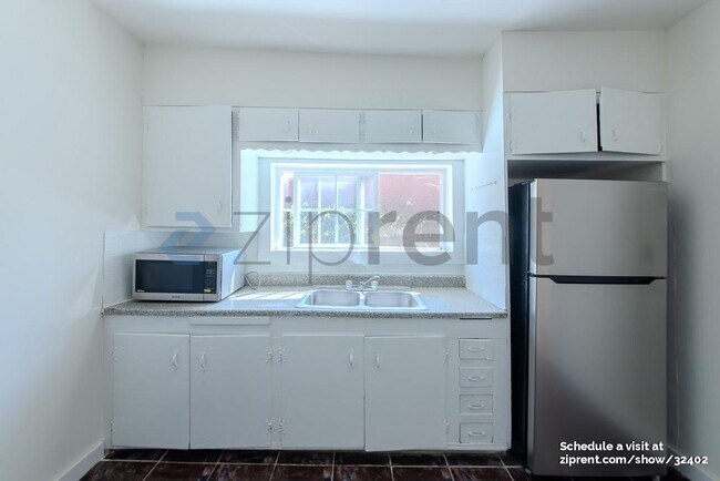 Building Photo - 427 N Avenue 52