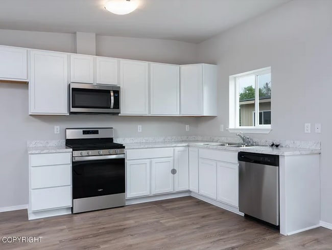 Building Photo - Beautifully designed condo!