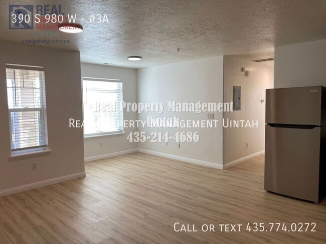 Building Photo - 390 980