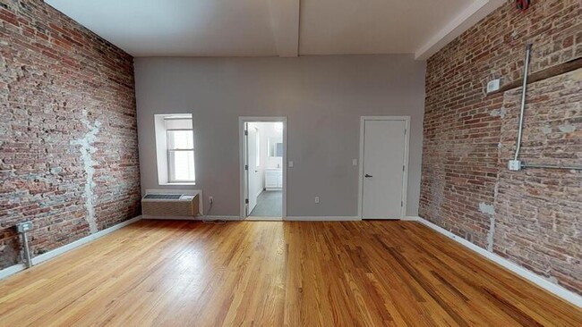 Building Photo - 231 E North Ave