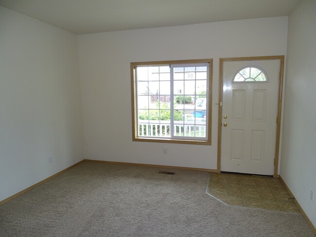 Building Photo - 6307 NE 59th Ct