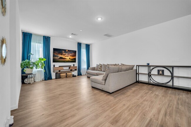 Foto del edificio - 7306 Madison Cmns Ln