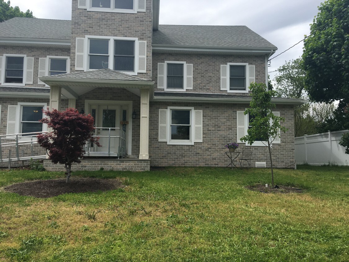 139 4th Ave, Stratford, CT 06615 Apartments in Stratford, CT