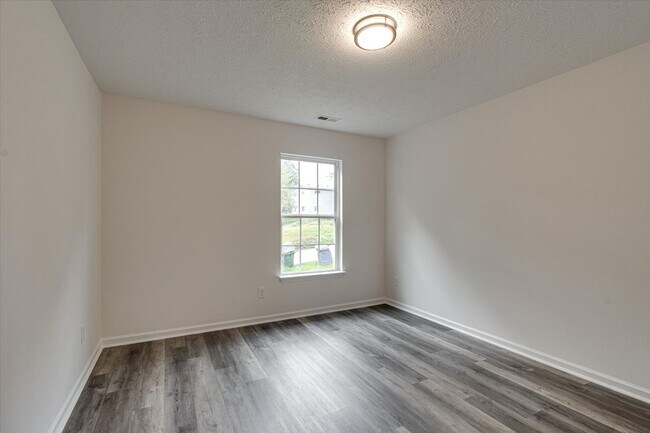 Foto del edificio - Brand new 3 bedroom, 2 bathroom for rent!