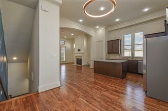 Building Photo - 9622 Fannin Station W