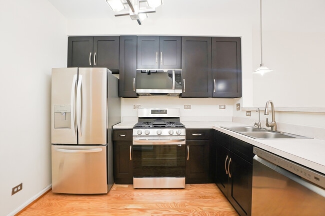 Building Photo - 3013 Kentshire Cir