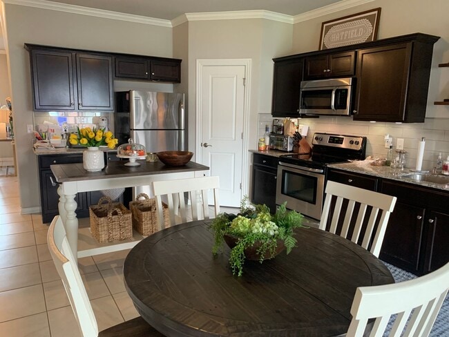 Building Photo - 2761 W Kilimanjaro Way