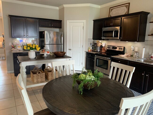 Foto del edificio - 3 Bedroom for Rent in Rogers