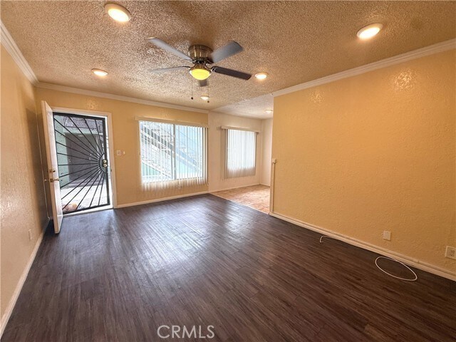 Foto del edificio - 10234 Woodworth Ave