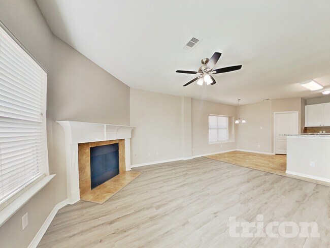 Foto del edificio - 8026 N Tarrytown Crossing Dr